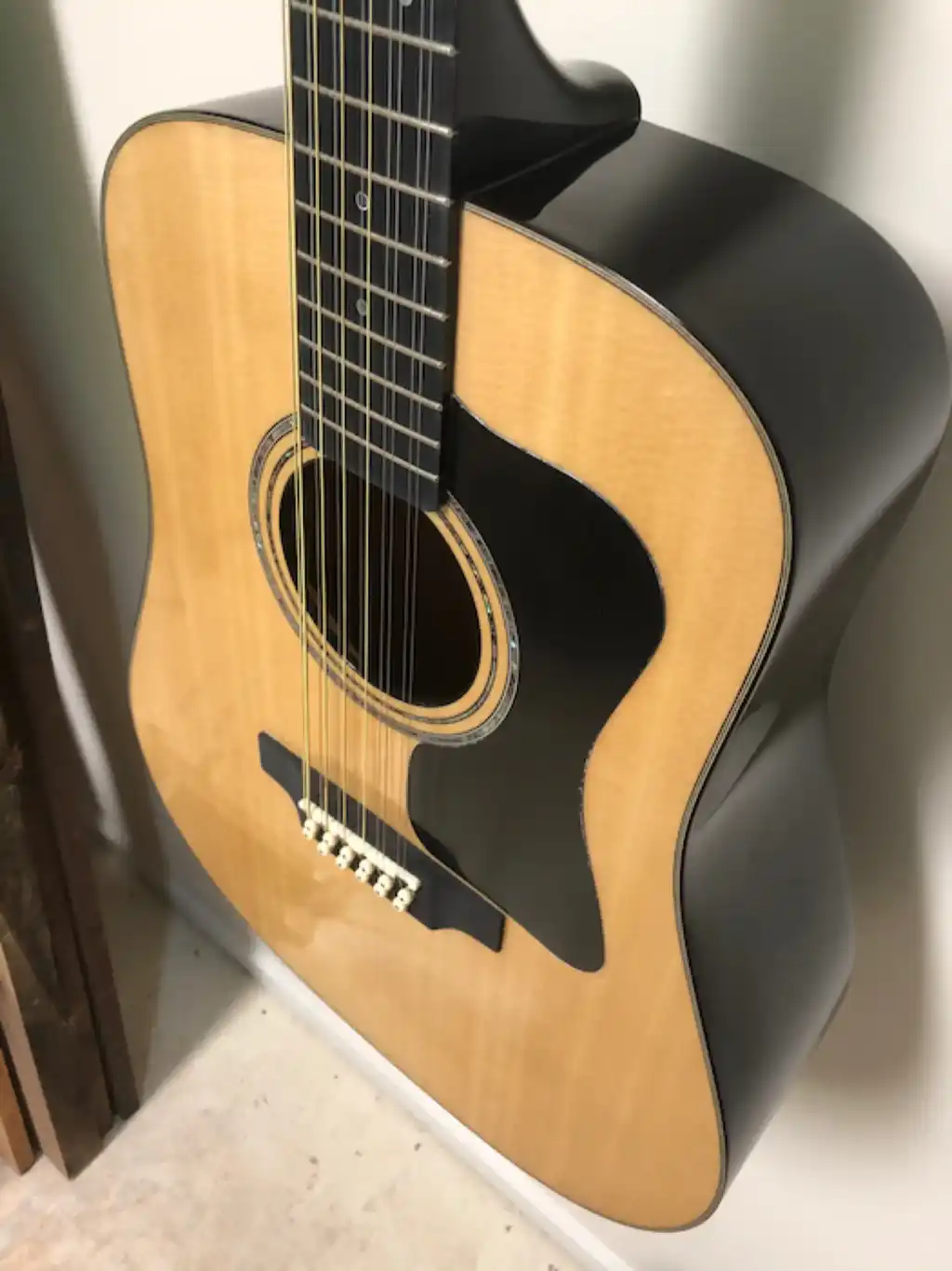 Cozad Guitars - Closeup of Guild D4-12