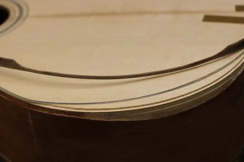 Cozad Guitars - Modifying Binding for Arm Bevel