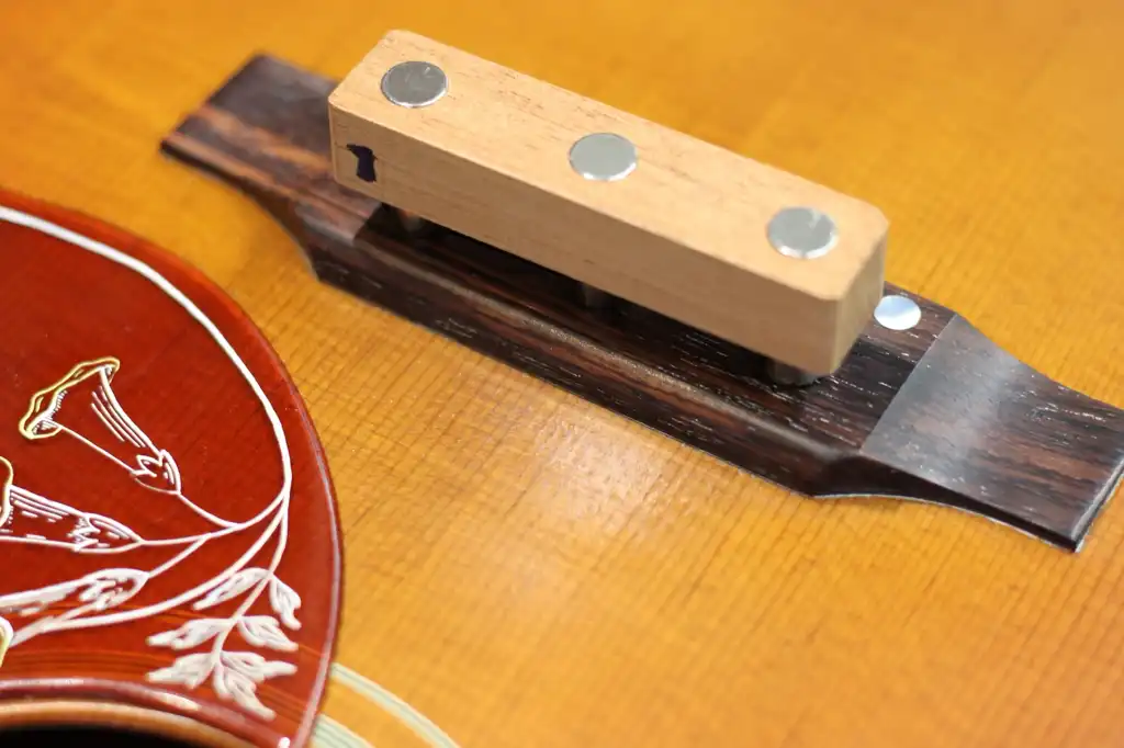 Cozad Guitars - Jig Magnet Outside the Guitar